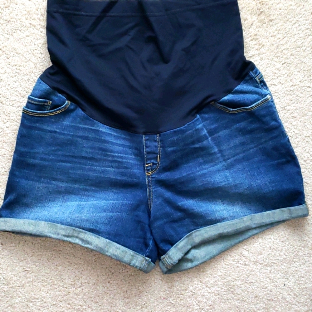 Liz Lange maternity shorts